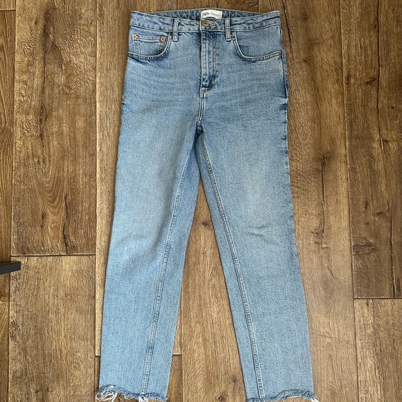 Zara Mid Rise Straight Jeans - Picture 1 of 4